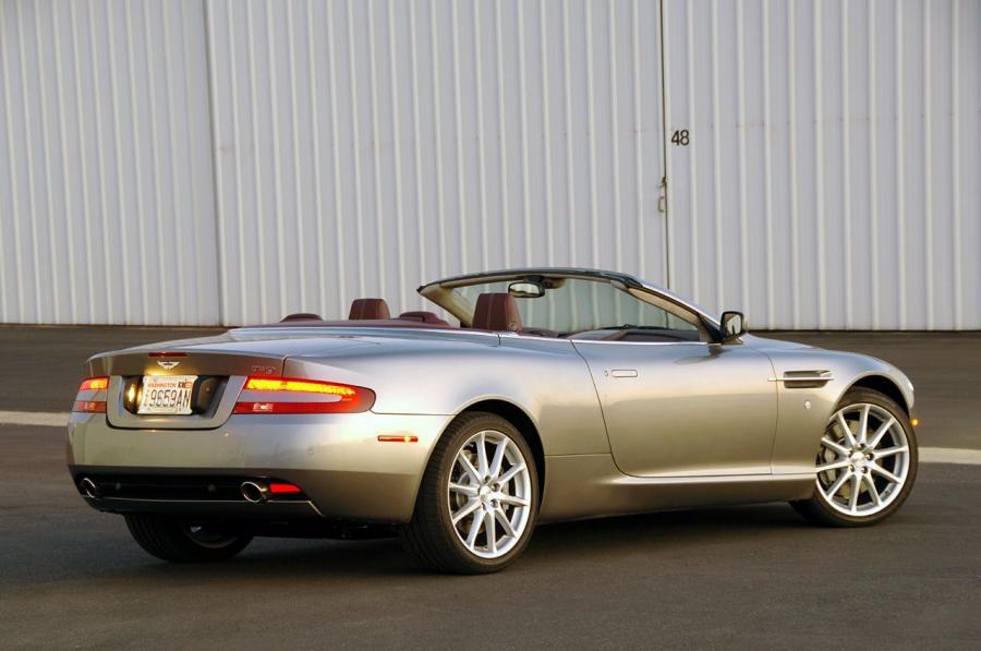  Aston Martin DB9 Volante 2009 года  (фото 18 из 41)